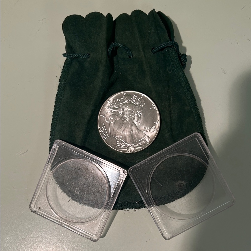 Mint. American Silver Eagle Coin 1987 with Case & Green Pouch